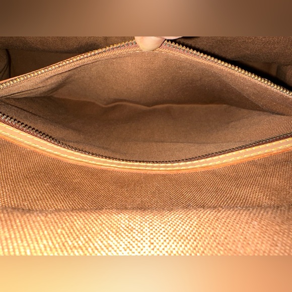 LOUIS VUITTON Monogram Beverly GM Briefcase - Picture 14 of 16
